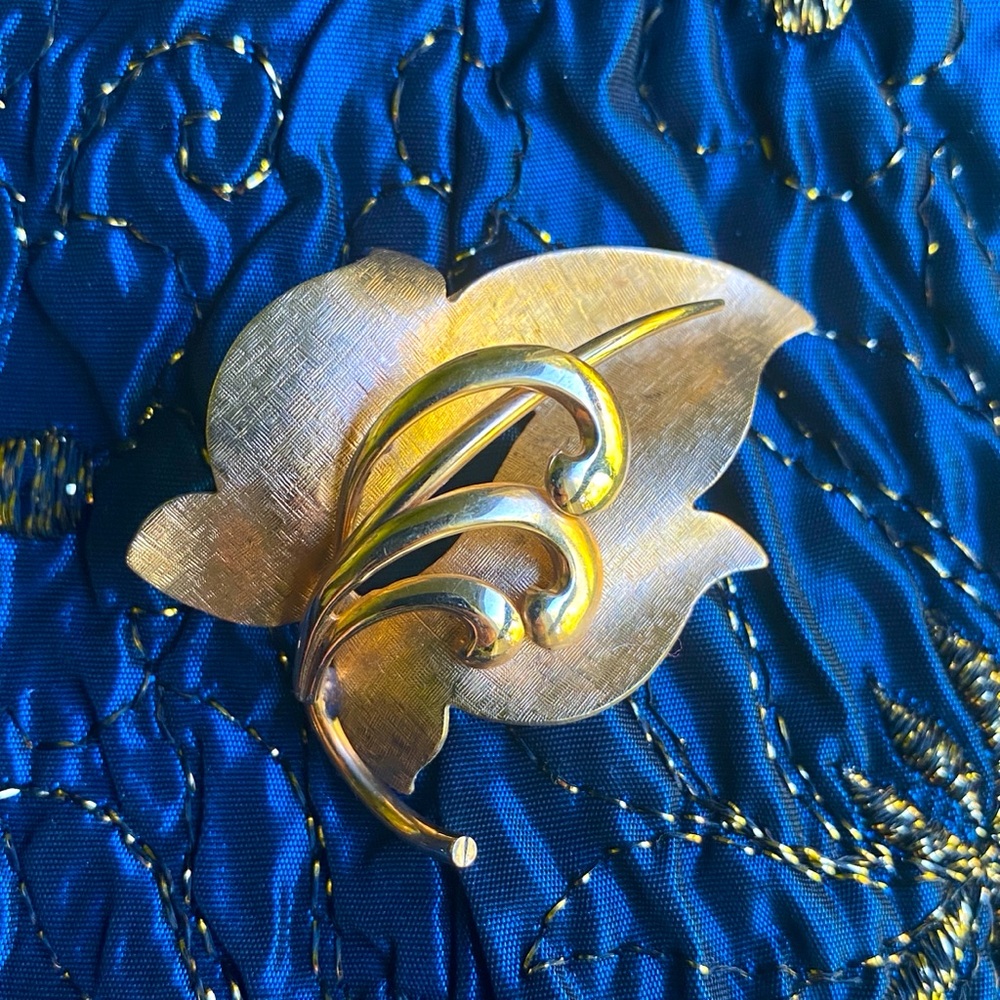 Vintage Signed ALICE CAVINESS 2” 12K Gold Fill GF Leaf Brooch